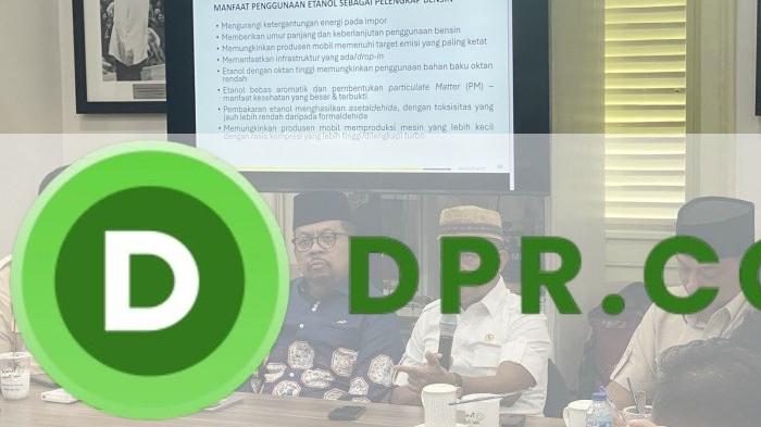 Ketua Umum Partai Golkar, Bahlil Lahadalia (kedua dari kanan)
