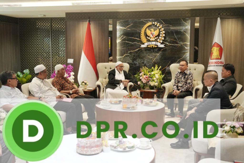 Abu Bakar Baasyir dalam kunjungan silaturahmi bertemu dengan Wakil Ketua DPR, Sufmi Dasco Ahmad.