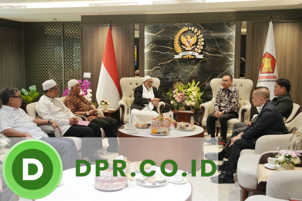 Abu Bakar Baasyir dalam kunjungan silaturahmi bertemu dengan Wakil Ketua DPR, Sufmi Dasco Ahmad.
