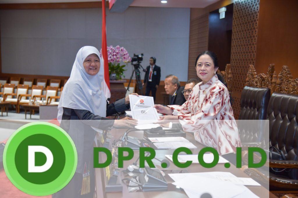 Reni Astuti PKS (Kiri)
