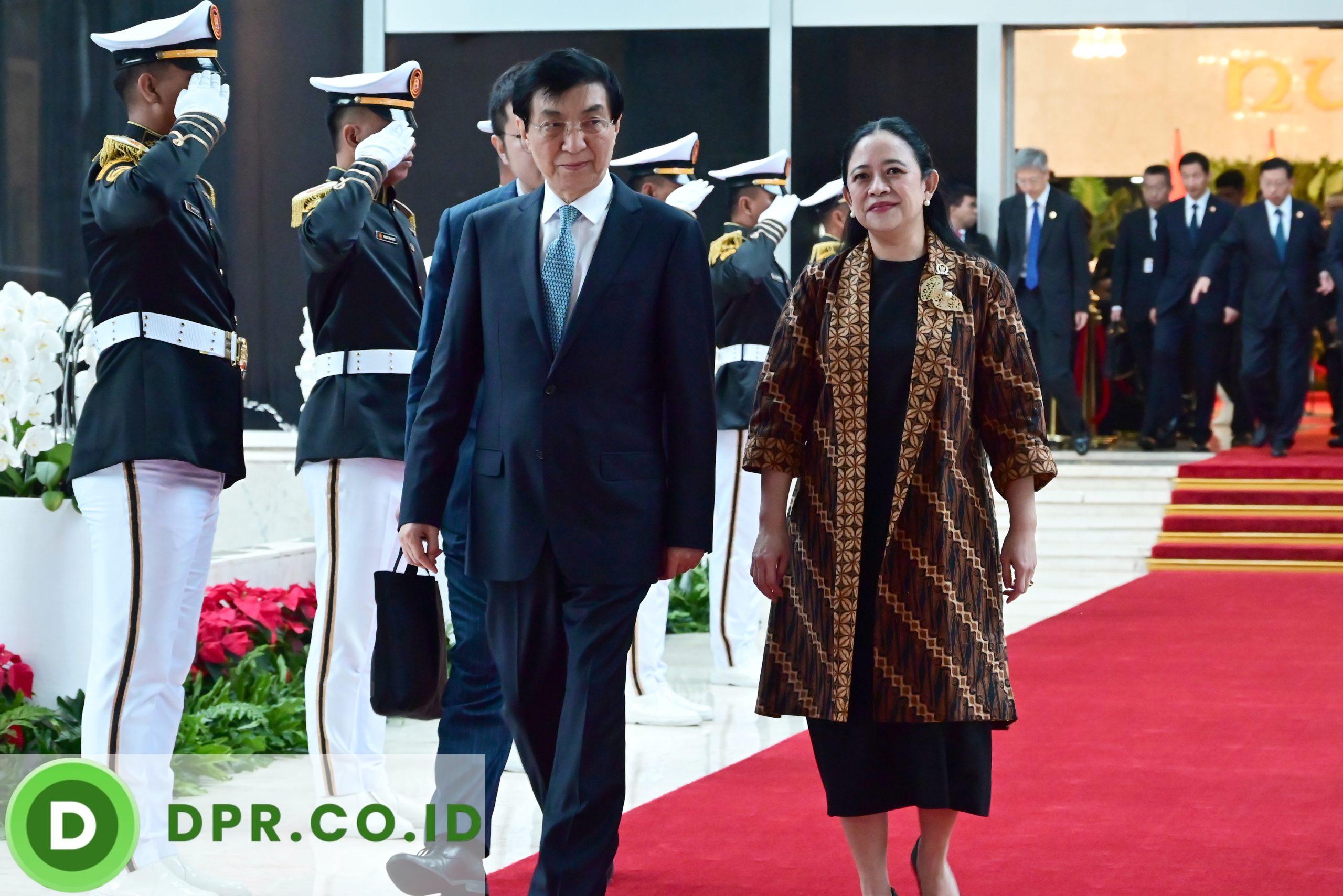 Ketua DPR RI Puan Maharani saat menerima kunjungan Ketua CPPCC China, Wang Huning, di Gedung Nusantara, Kompleks Parlemen, Senayan, Jakarta, Rabu (3/12/2025).