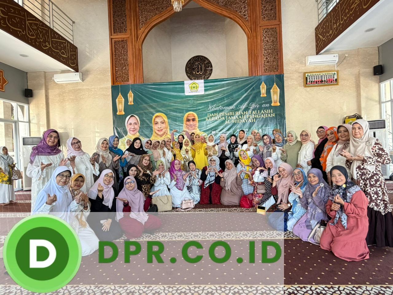 Khataman Qur'an dan Penyerahan Tali Asih DPP Pengajian Al-Hidayah.